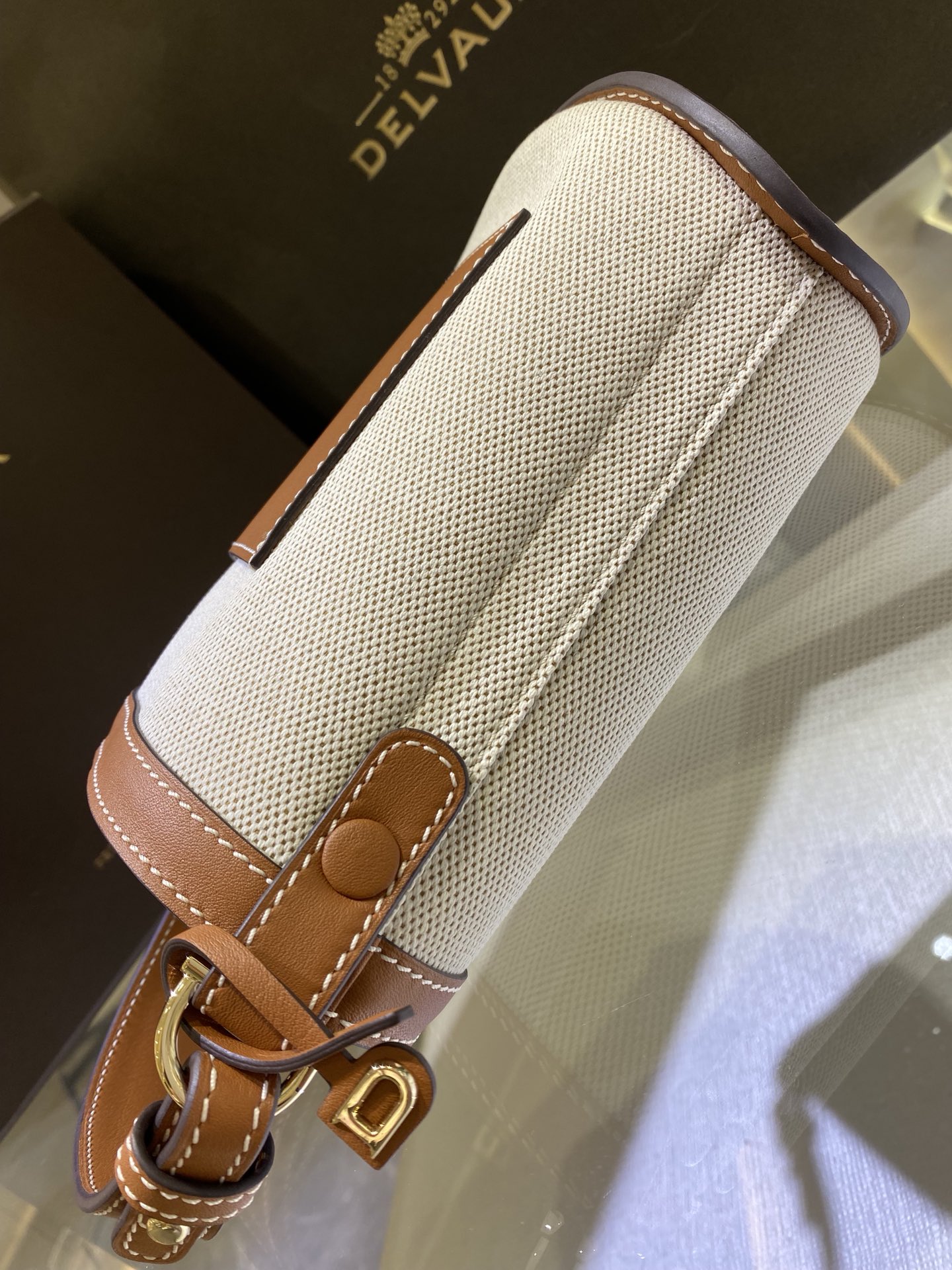 델보 미니 핀 버킷백